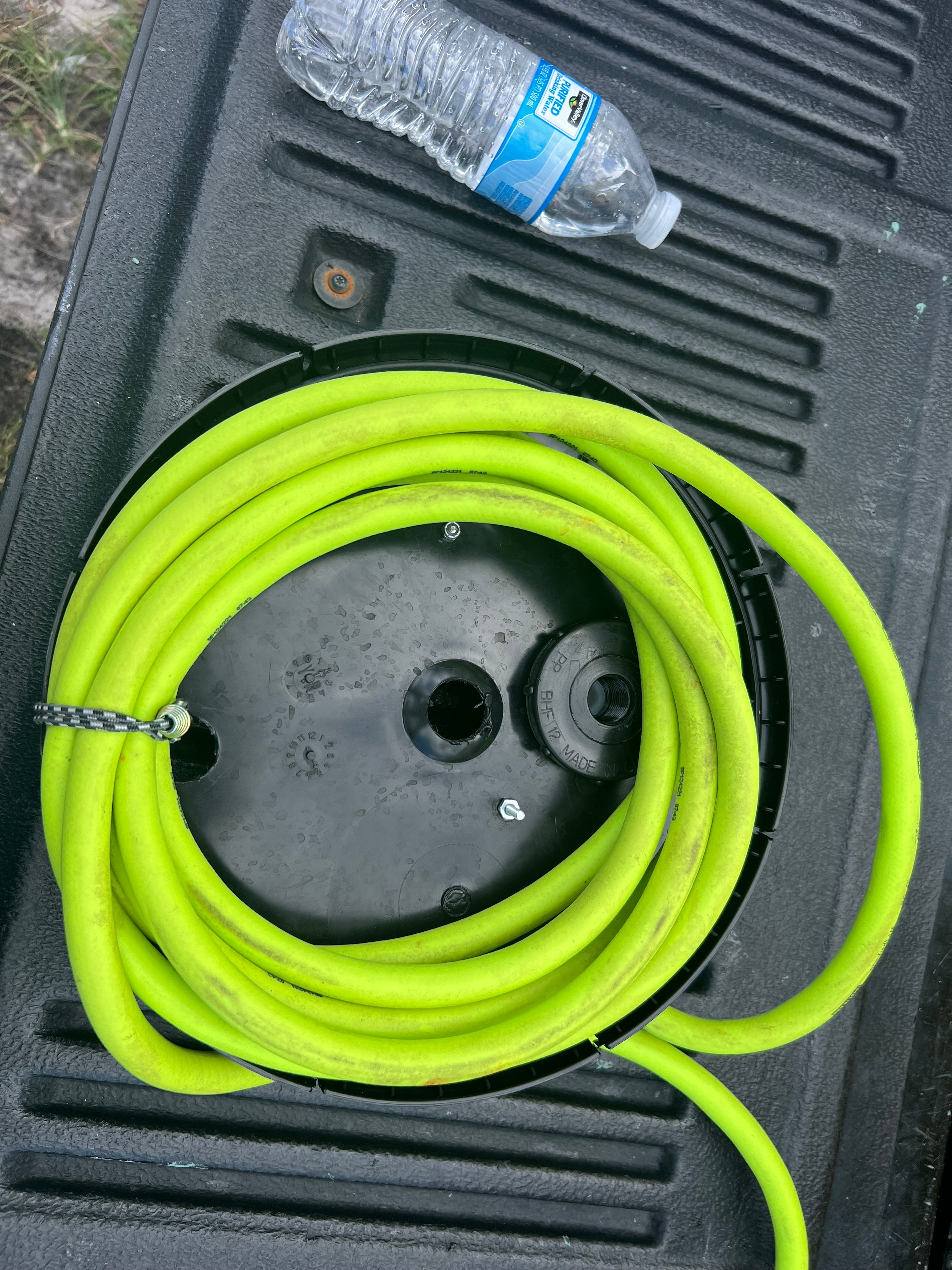 EzFlow Lid Sprayer. Works for Water Based Sealers, Bleach, Degreasers etc. (no Battery Included)